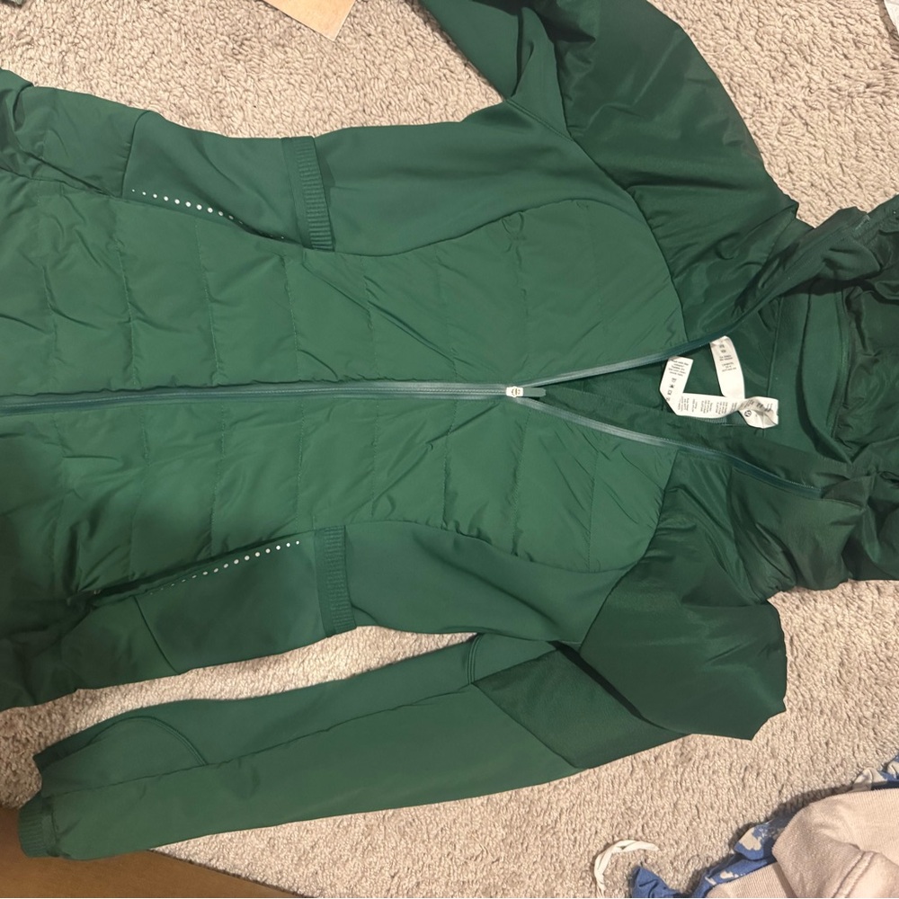 Lululemon jacket
Hunter green 
Only worn a few times
